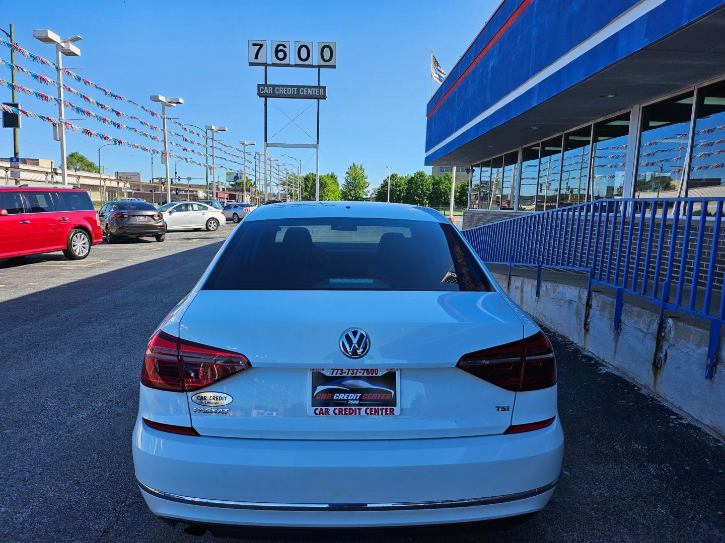 2018 WHITE Volkswagen Passat R-Line (1VWAA7A36JC) with an 2.0L L4 DOHC 16V engine, 6A transmission, located at 7600 S Western Ave., Chicago, IL, 60620, (773) 918-3980, 0.000000, 0.000000 - Photo#3